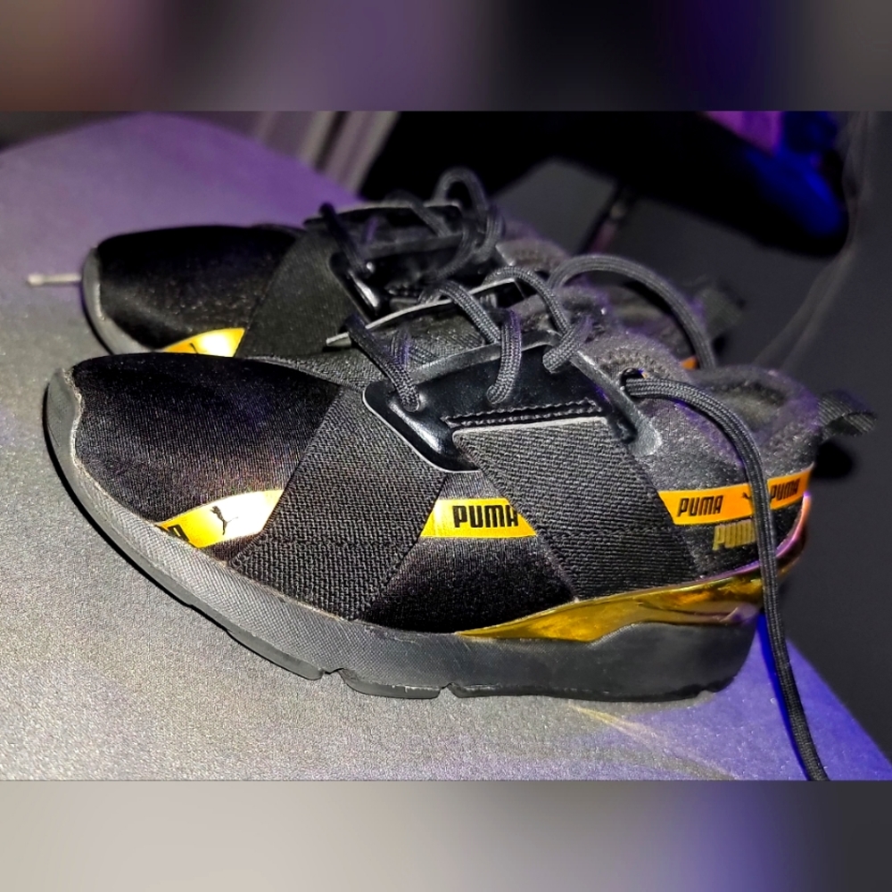 Boys puma athletic shoes size 12.5y (preschool)